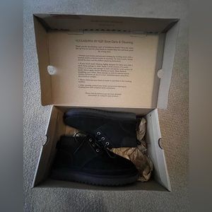 Koolaburra UGG: Women's Advay Lace-Up Booties Size 6